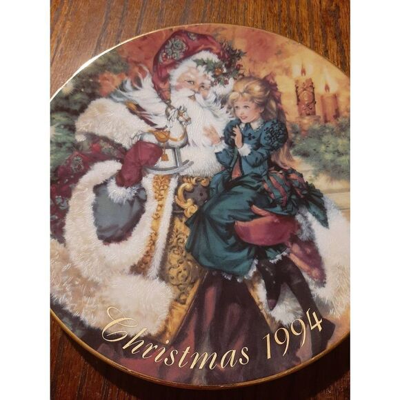 Vintage 1994 Avon Christmas Collectible Holiday Collector Decorative Plate Gold - Picture 2 of 3